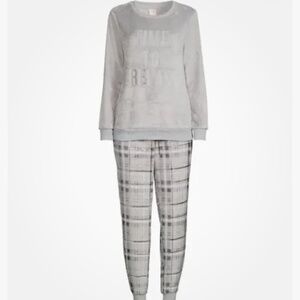 Secret Treasures Women’s Time To Relax Satin Plush Gray Pajama Set Medium (8-10)